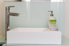 Velvet Stays – CN Tower and Convention Center