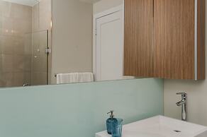 Velvet Stays – CN Tower and Convention Center