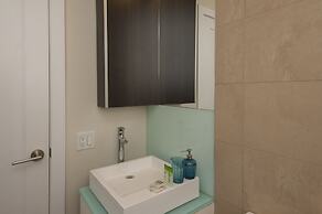 Velvet Stays – CN Tower and Convention Center