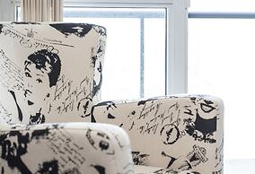 Velvet Stays – CN Tower and Convention Center