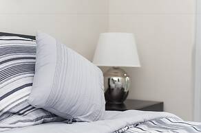 Velvet Stays – CN Tower and Convention Center