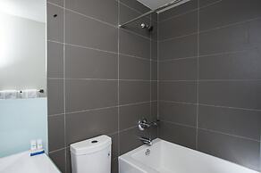 Velvet Stays – CN Tower and Convention Center