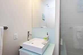 Velvet Stays – CN Tower and Convention Center