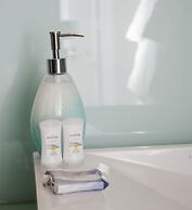 Velvet Stays – CN Tower and Convention Center