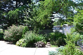 Stratford Suburban Motel