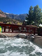 The River's Edge Motel Lodge & Resort