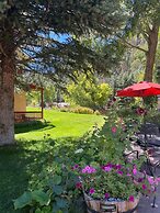 The River's Edge Motel Lodge & Resort