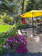 The River's Edge Motel Lodge & Resort