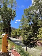 The River's Edge Motel Lodge & Resort