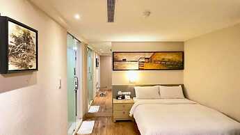 Delton Hotel
