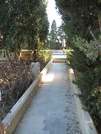 Ta' Bertu Host Family Bed & Breakfast