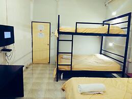 Gotum Hostel 2 at Thalang Road