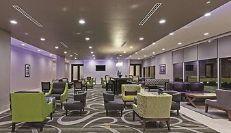 La Quinta Inn & Suites by Wyndham College Station South