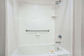 La Quinta Inn & Suites by Wyndham College Station South