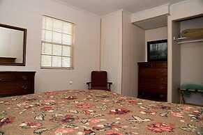 Lakeside Resort-Lakeside Cabins