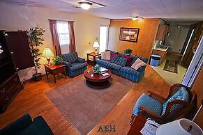 Lakeside Resort-Lakeside Cabins