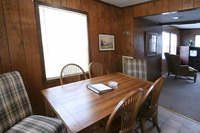 Lakeside Resort-Lakeside Cabins