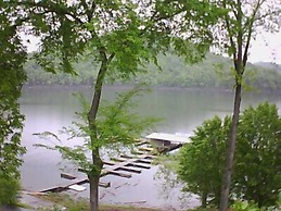 Lakeside Resort-Lakeside Cabins