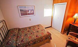 Lakeside Resort-Lakeside Cabins