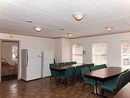 Lakeside Resort-Lakeside Cabins