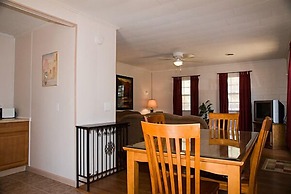 Lakeside Resort-Lakeside Cabins