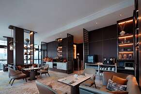 Momentus Hotel Alexandra