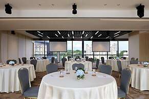 Momentus Hotel Alexandra