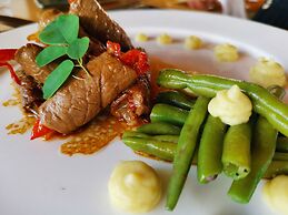 Kawayan Holiday Resort