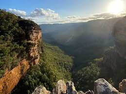 Tullys Hut - Walk to Hikes, Waterfalls, Views