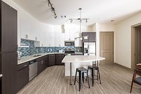 TWO Modern CozySuites at Town Lake Waterfront