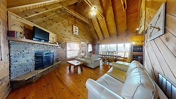 Adelaide's Den 2 Bedroom Cabin by RedAwning