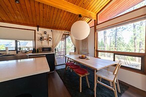 The Alice Cabin - Pet Friendly with Large Deck by Yosemite Region Reso