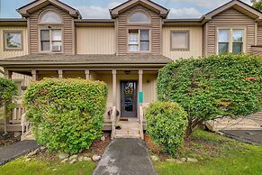 Colorful East Stroudsburg Townhome - Pets Welcome!
