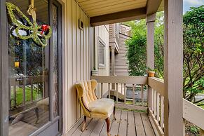 Colorful East Stroudsburg Townhome - Pets Welcome!