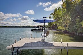 Lakefront Paradise With Private Boat Dock & Patio