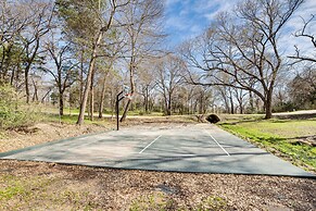 Pickleball/sport Court: Spacious Kemp Home!