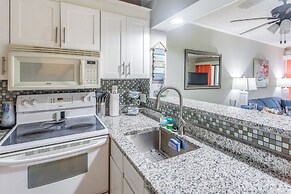 Walk to Beach & Barefoot Landing: Resort Condo!