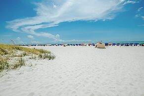 Walk to Beach & Barefoot Landing: Resort Condo!