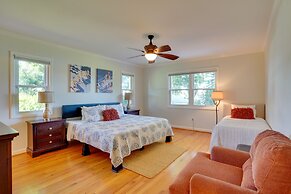 Lakefront Winter Haven Retreat: Hot Tub & Patio!