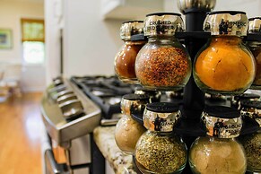 Lakefront Winter Haven Retreat: Hot Tub & Patio!