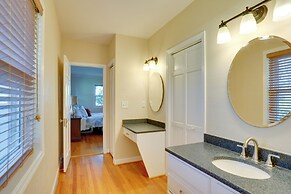 Lakefront Winter Haven Retreat: Hot Tub & Patio!