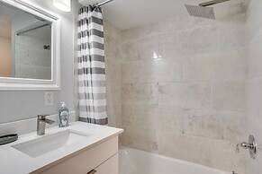 Furnished Lanai + Pool: Sunlit Cape Coral Getaway!