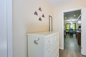 Modern Vernon Township Condo Near Ski & Water Park