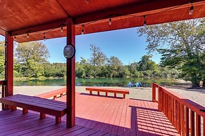 Riverfront Arkansas Abode - Furnished Deck & Grill