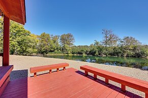 Riverfront Arkansas Abode - Furnished Deck & Grill