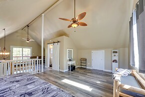 Riverfront Arkansas Abode - Furnished Deck & Grill