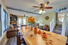 Riverfront Arkansas Abode - Furnished Deck & Grill