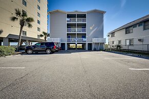 Ocean-view Condo: Walk to Windy Hill Beach!