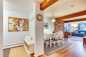 Inviting Bartlett Condo: 1 Mi to Attitash Mountain