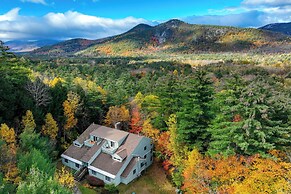 Inviting Bartlett Condo: 1 Mi to Attitash Mountain
